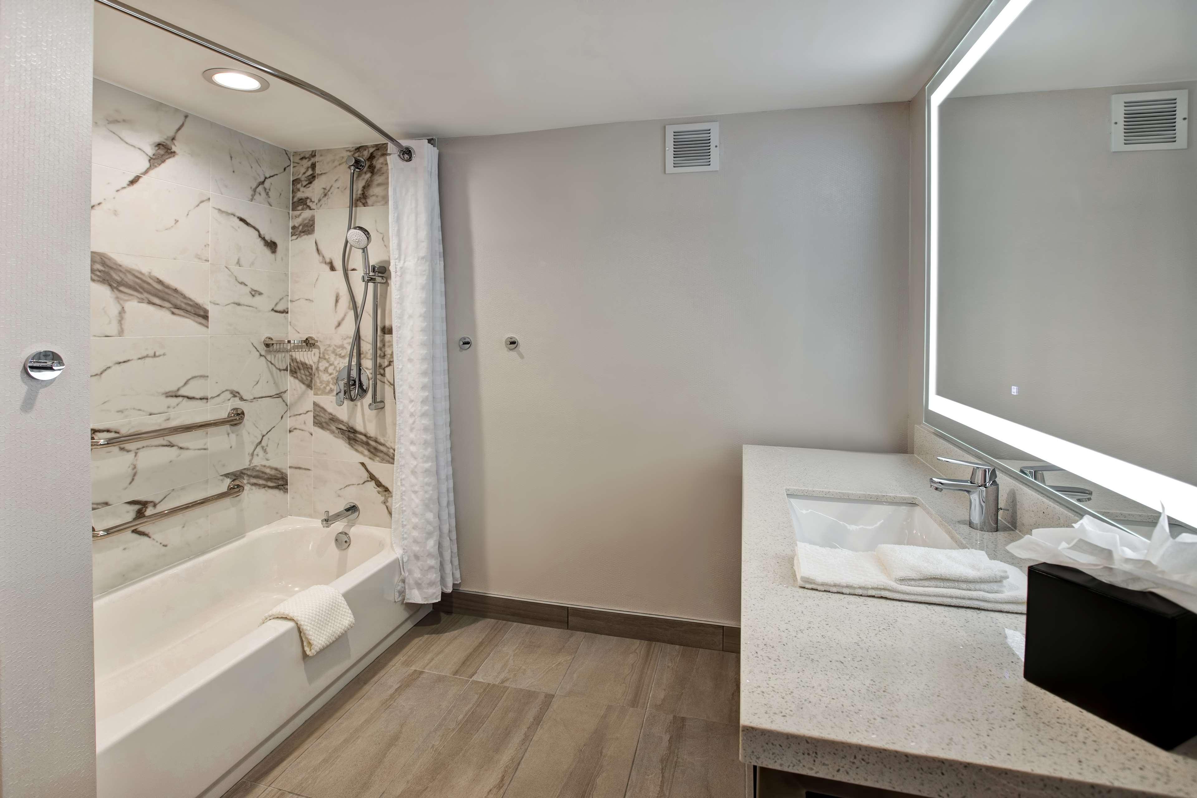 Embassy By Hilton Northwest 4*