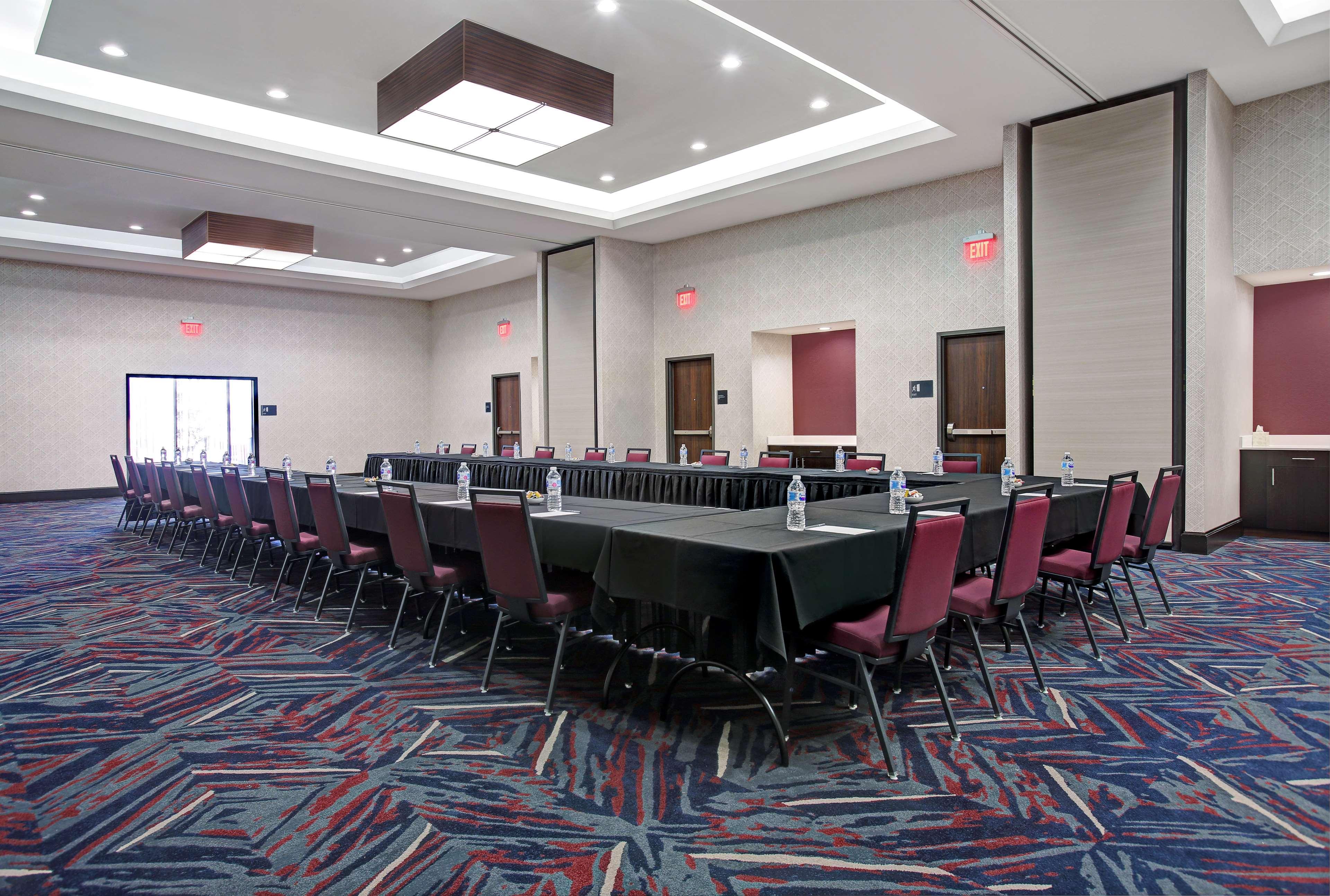 Hotel Embassy By Hilton Northwest
