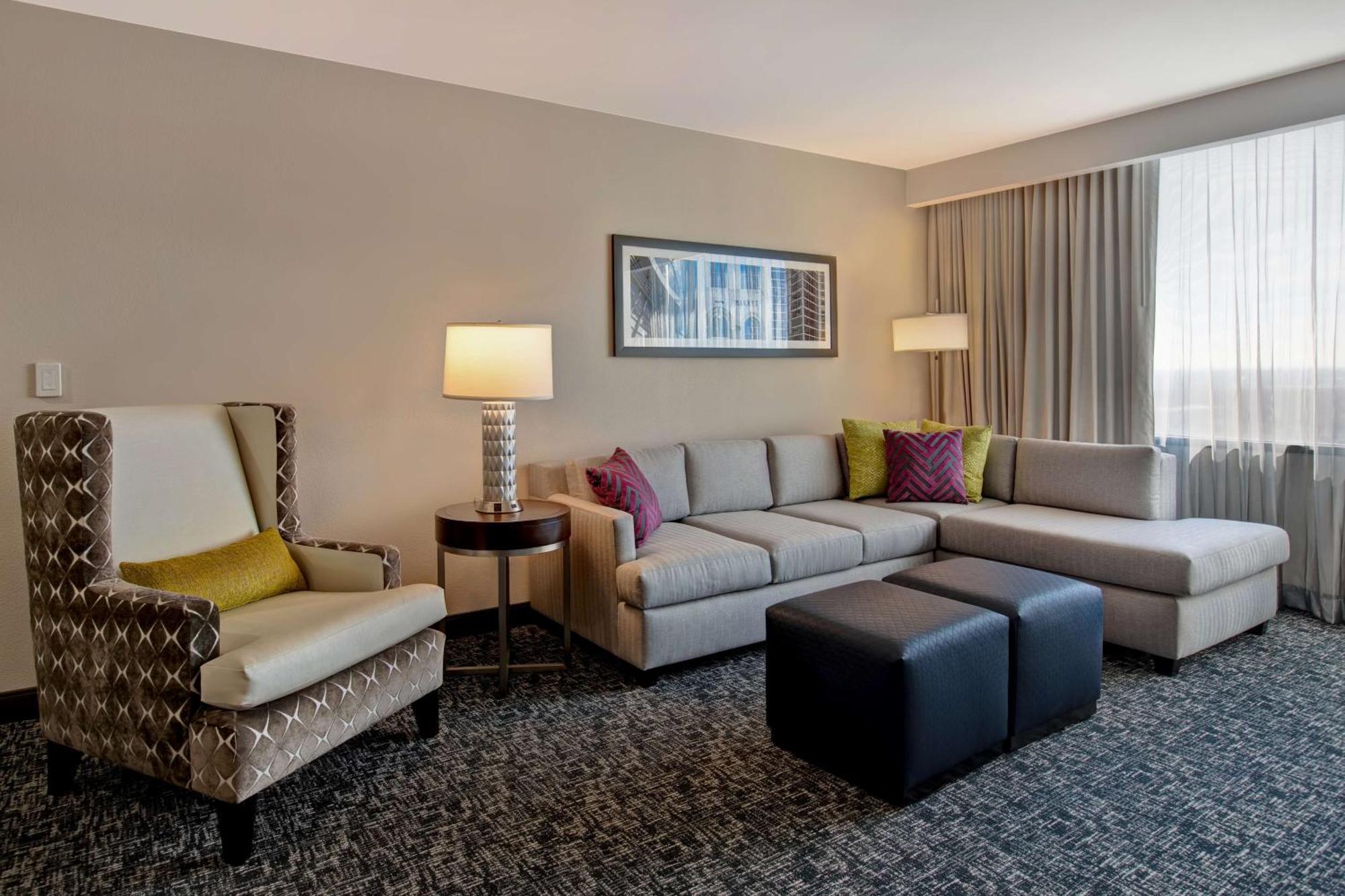Hotel Embassy By Hilton Northwest Oklahoma City